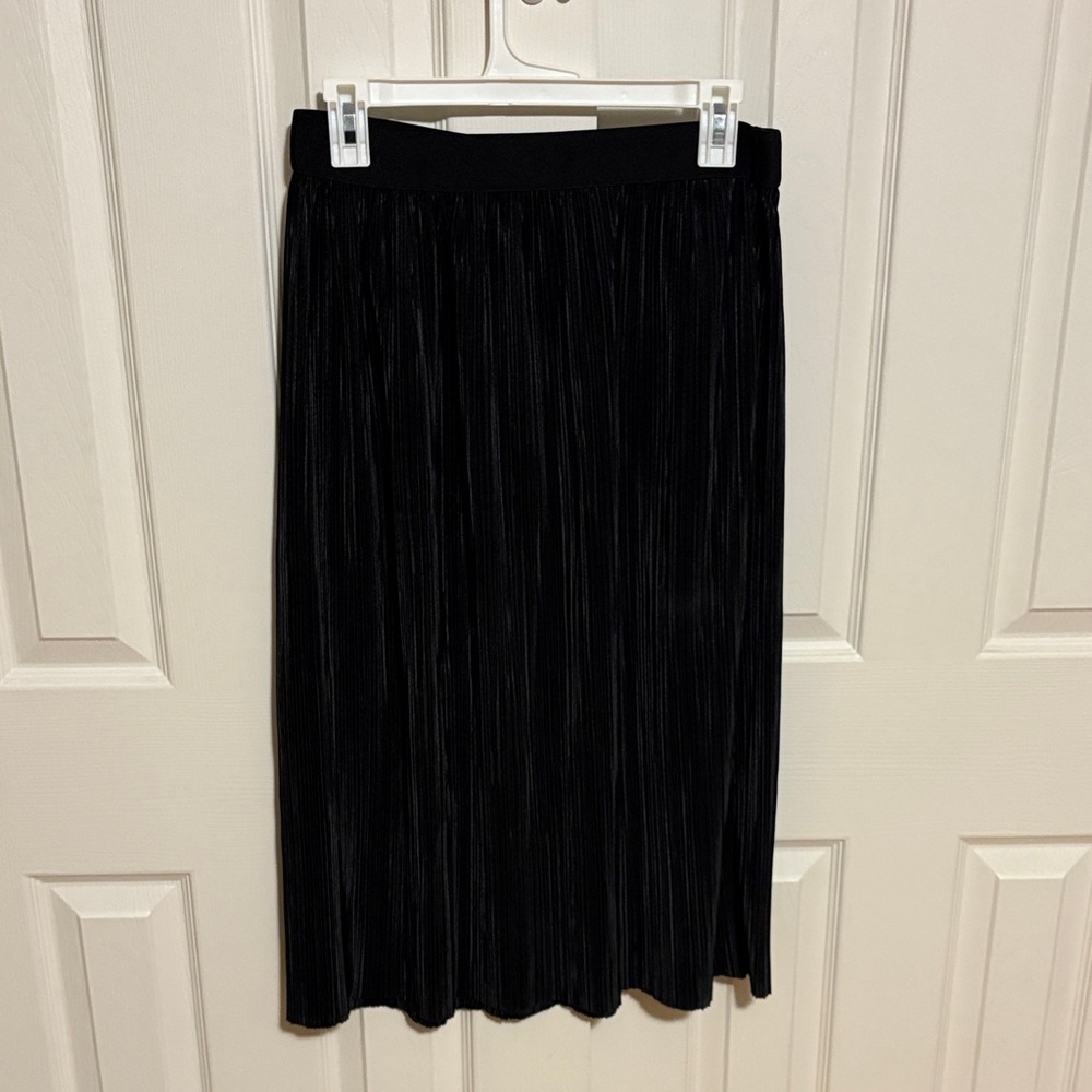 Elegant Black Pleated Skirt